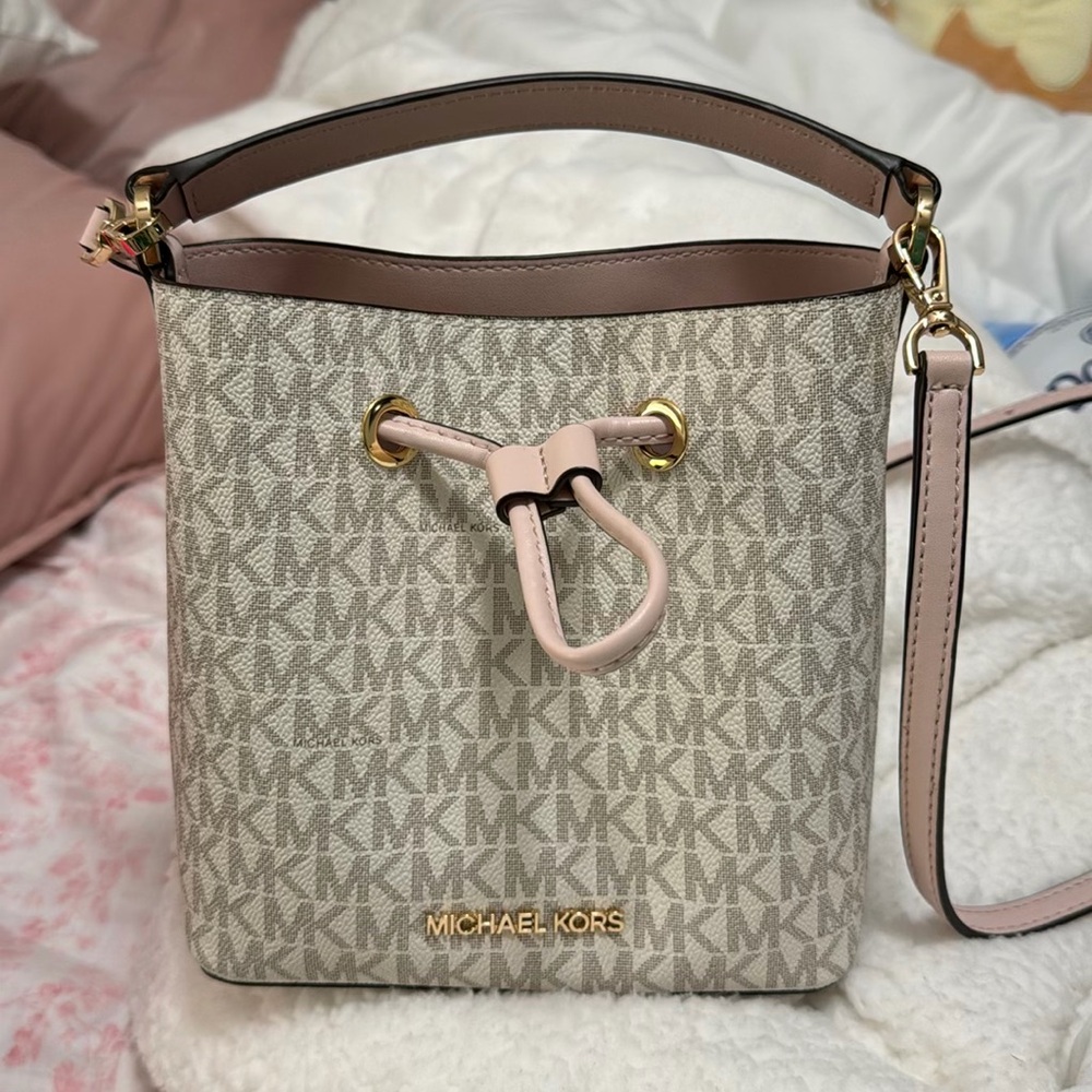 Michael Kors Beige & Pink Logo Drawstring Bucket Bag